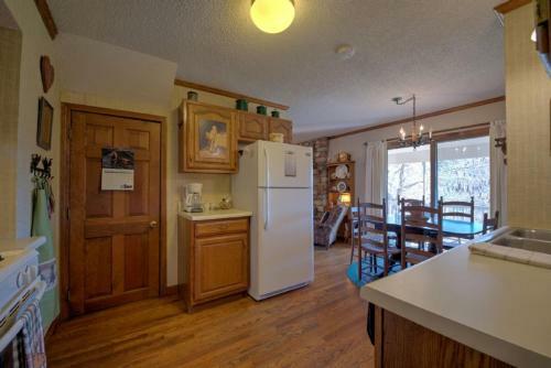 Lilly's Mountain Getaway Home