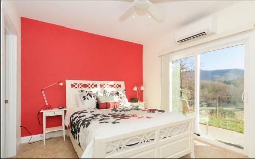 Roxy Cottage