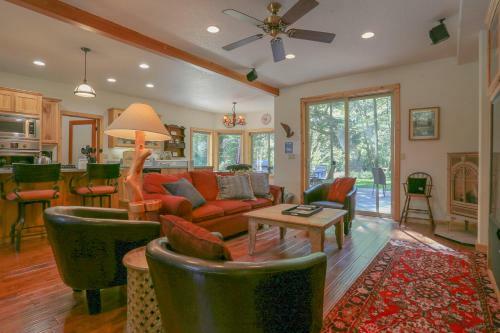 Wy' East Log Lodge
