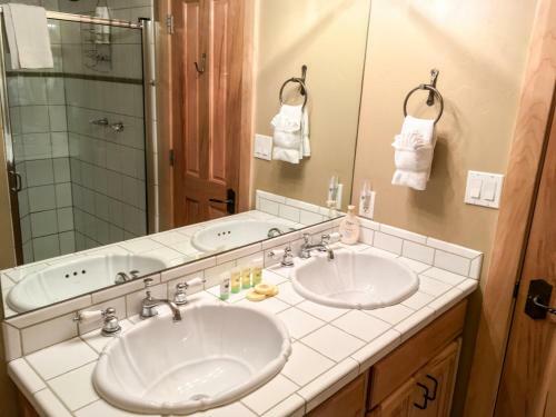 Gorgeous Home In Quiet East Vail