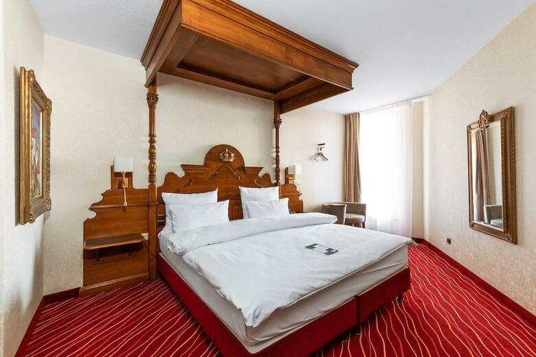 King's Hotel First
