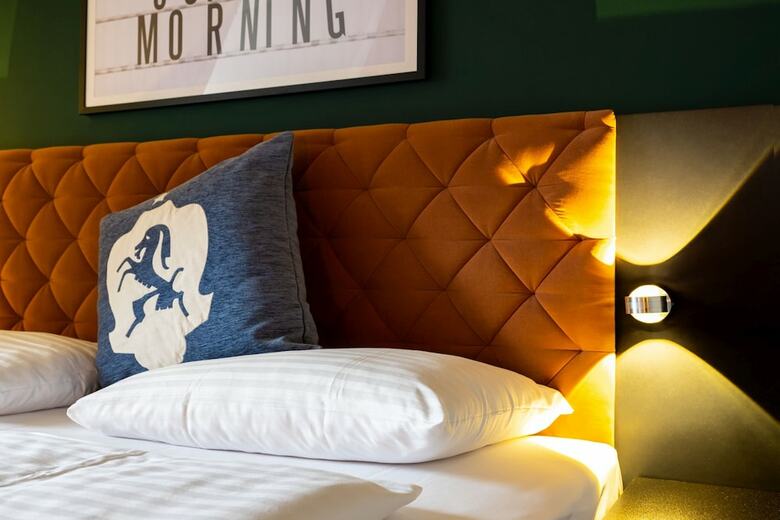 Hotel NH Carlton