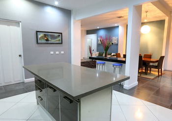 Shana Hotel & Residence