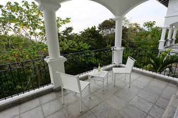 Shana Hotel & Residence