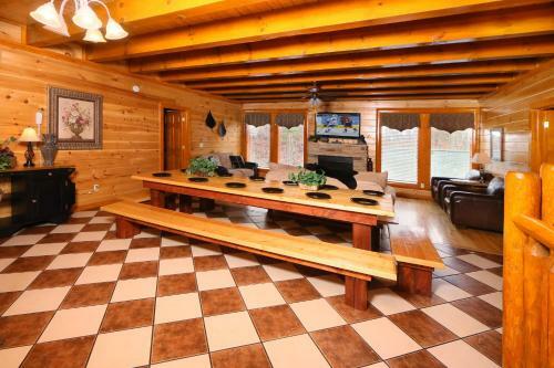 Smoky Mountain Cinema - Six Bedroom