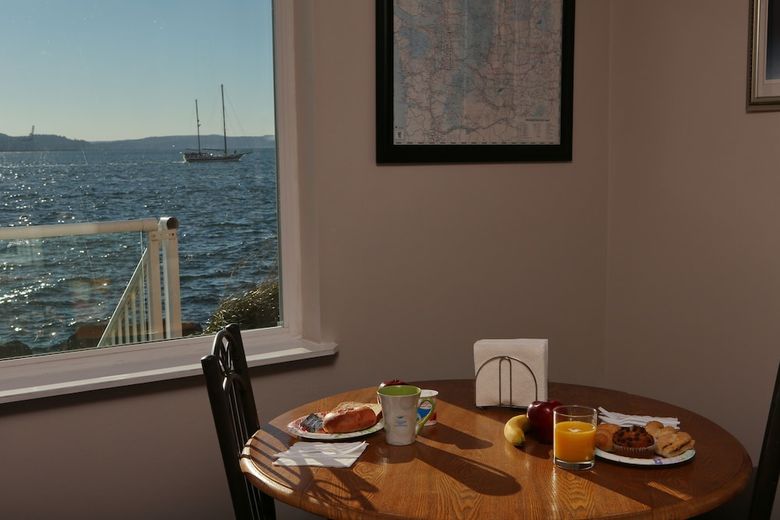 Hotel Tides Inn