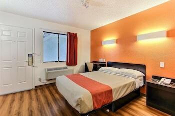 Motel 6 Monterey - Marina