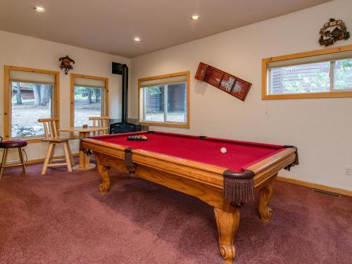 11454 Chalet Rd Home