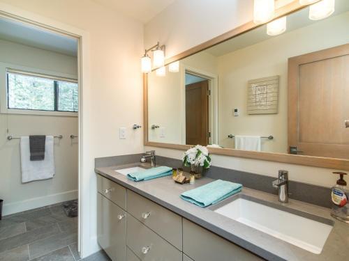 11824 Schussing Way Home