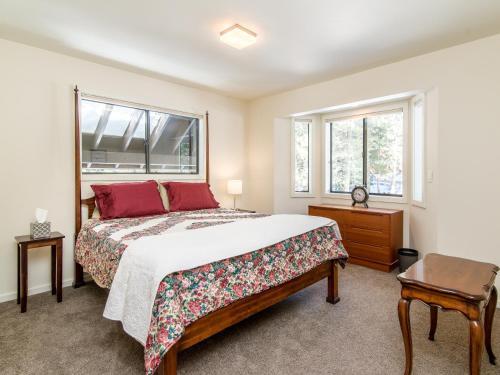 11824 Schussing Way Home