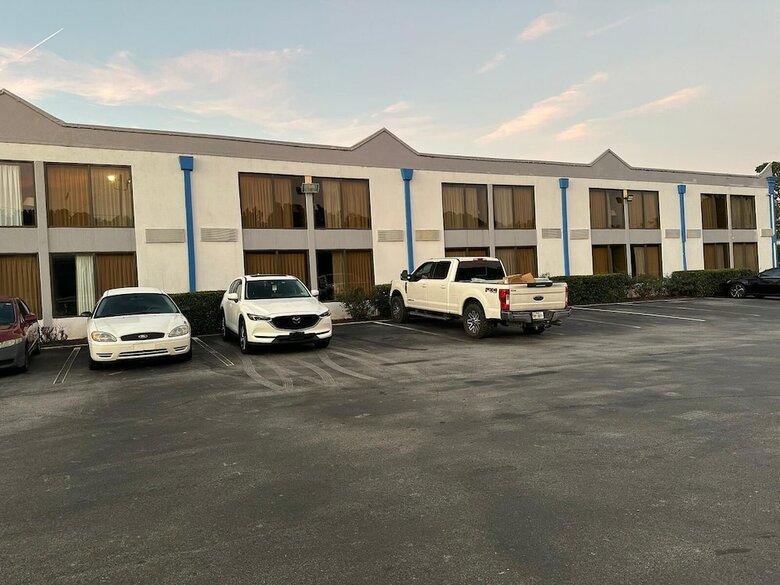 Hotel Stone Mountain Inn & Suites