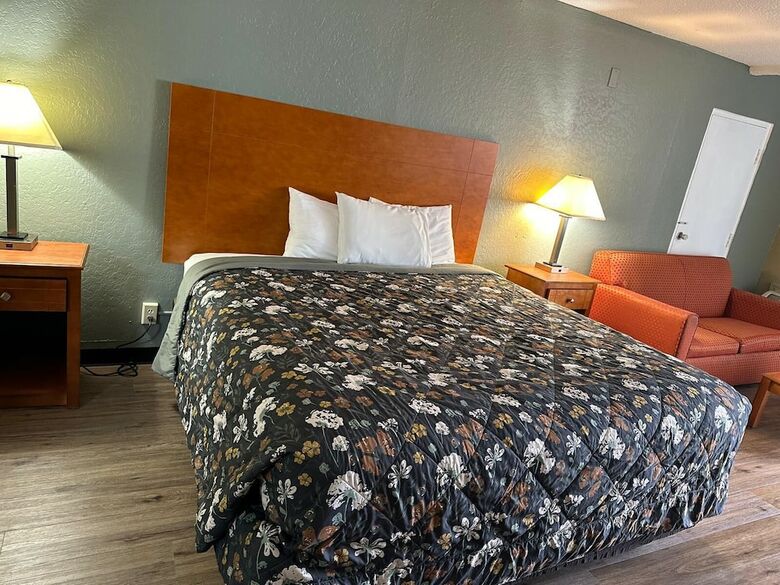 Hotel Stone Mountain Inn & Suites