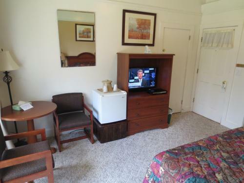 Hickory Grove Motor Inn - Cooperstown