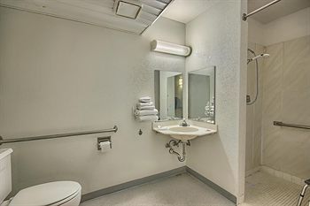 Motel 6 Columbus East
