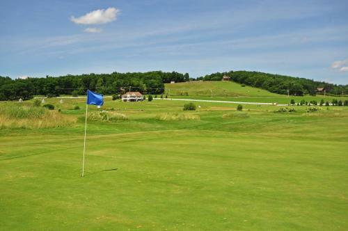 Lakeside Story Six-bedroom Holiday Home