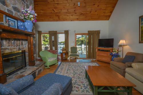 La Dolce Vita Six-bedroom Holiday Home