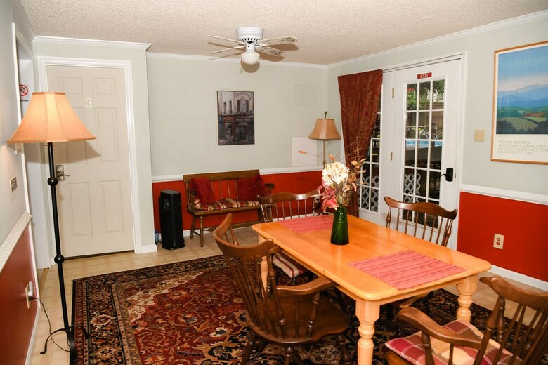 Bed & Breakfast Clay Corner Inn