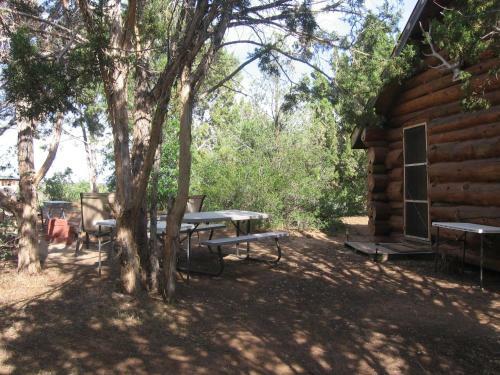 Abajo Haven Guest Cabins
