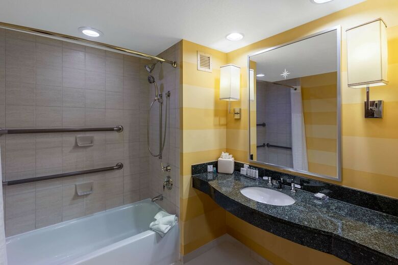 Hotel Wyndham Grand Oklahoma City Downtown