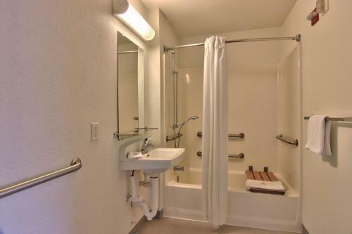 Motel 6 Woodland - Sacramento Area