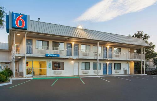 Motel 6 Woodland - Sacramento Area