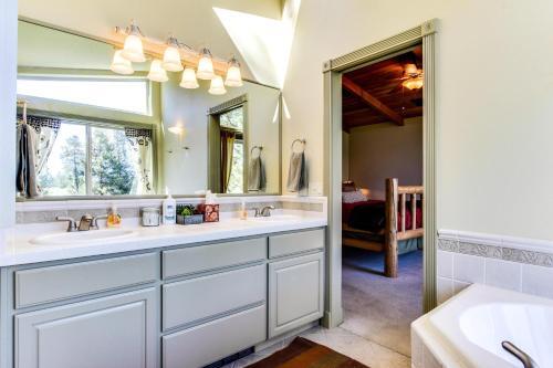 Shanti River House - Near La Pine State Park