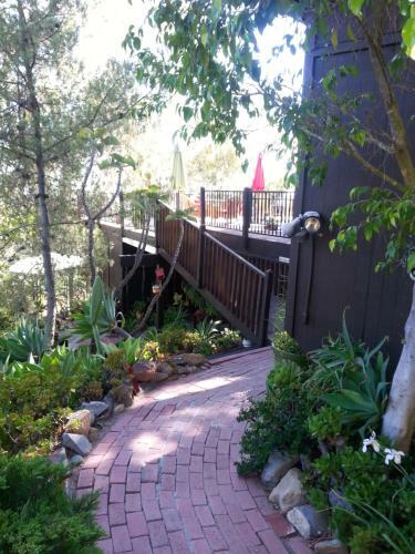 Hostal Rainbow Inn Bed And Breakfast