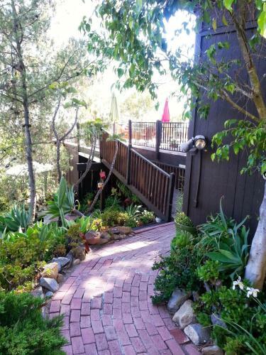 Hostal Rainbow Inn Bed And Breakfast