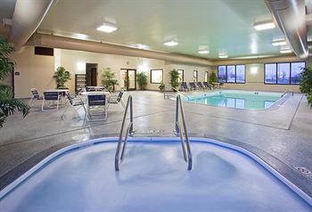 Holiday Inn Express Hotel & Suites Findlay