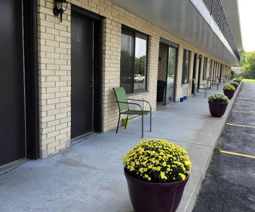 Budget Host Diplomat Motel