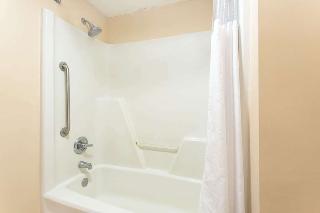 Hotel Baymont Inn And Suites