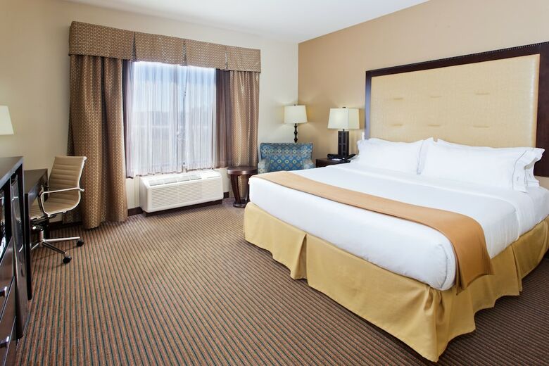 Holiday Inn Express Hotel & Suites Cordele North