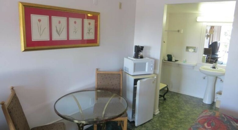 Magic Castle Inn & Suites Motel