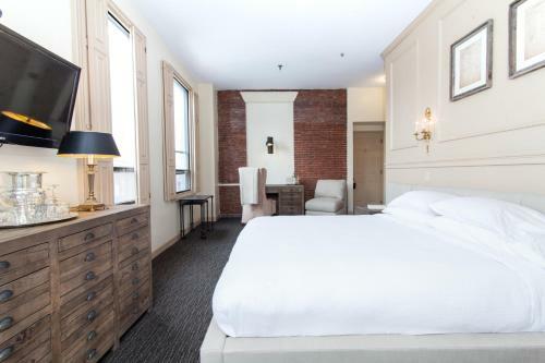 Hotel Garrison Inn
