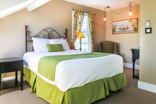 Bed & Breakfast Essex Street Inn