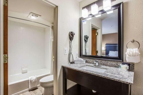 Hotel Mr. Sandman Inn & Suites