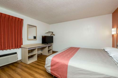 Motel 6 Waterloo