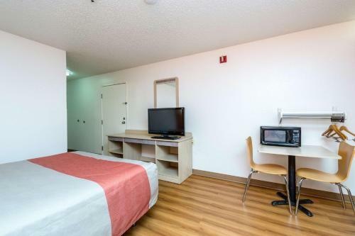 Motel 6 Waterloo