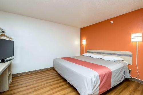 Motel 6 Waterloo