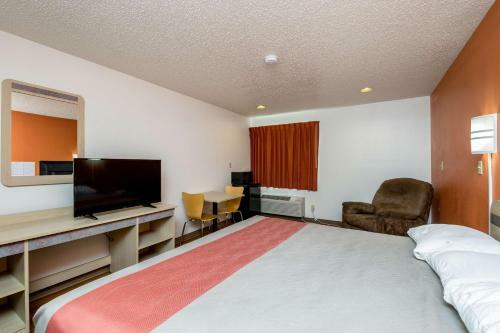 Motel 6 Waterloo