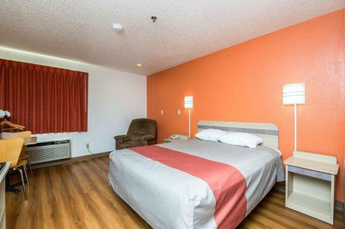 Motel 6 Waterloo