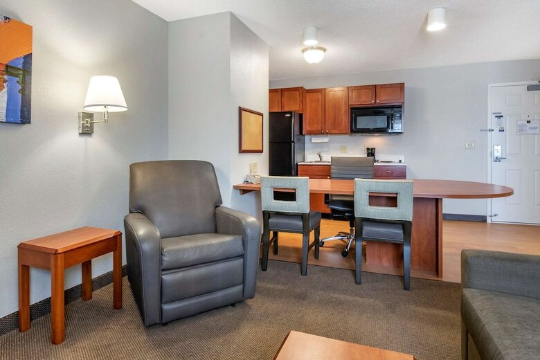 Hotel Candlewood Suites Emporia