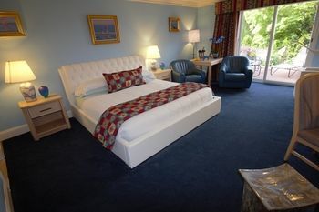 Hotel Pleasant Bay Village Resort