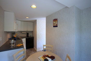 Hotel Pleasant Bay Village Resort