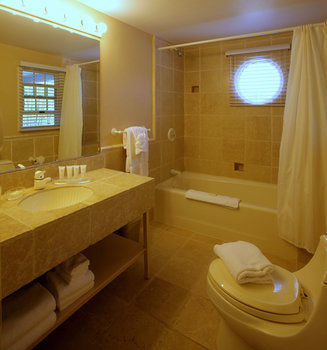 Hotel Pleasant Bay Village Resort