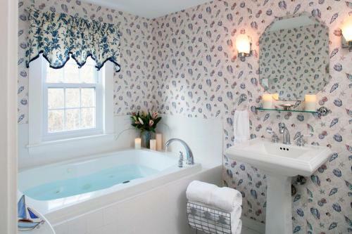 Bed & Breakfast Old Harbor Inn