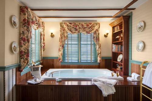 Posada Captain's House Inn