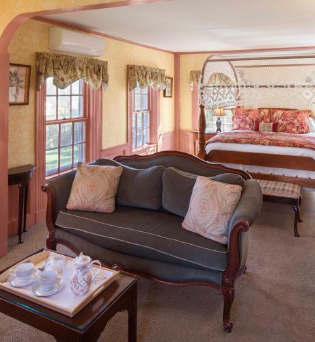Posada Captain's House Inn