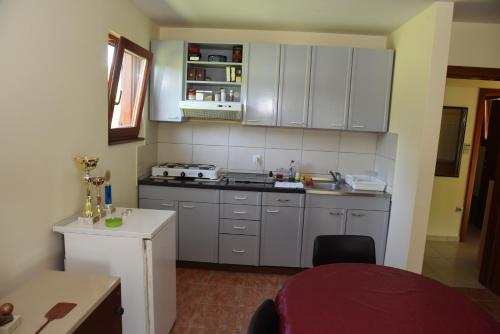 Holiday Home Ku?ica Na Drvetu