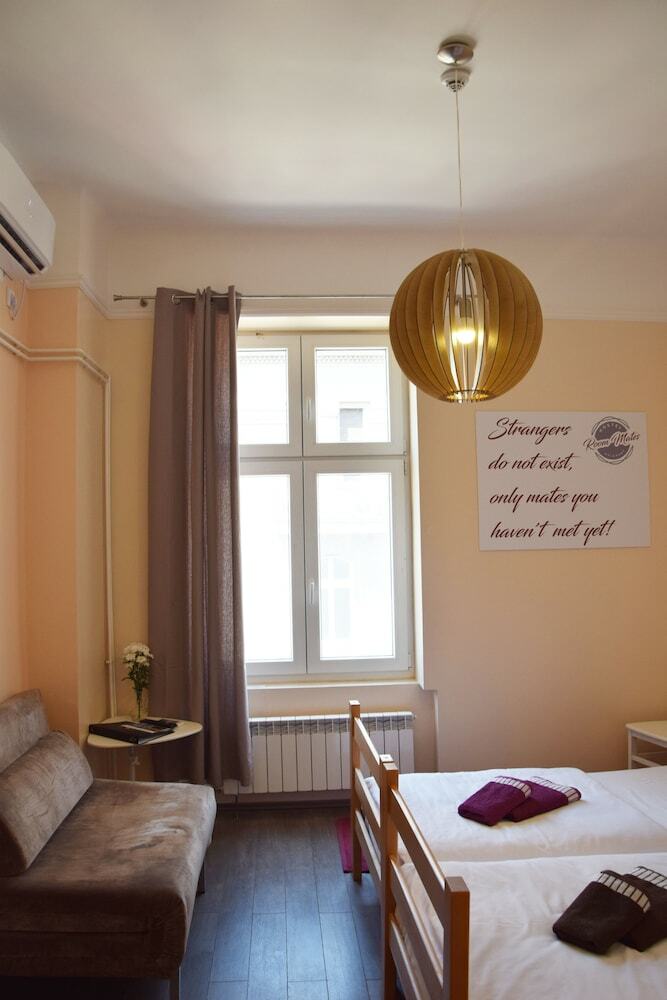 Roommates Hostel